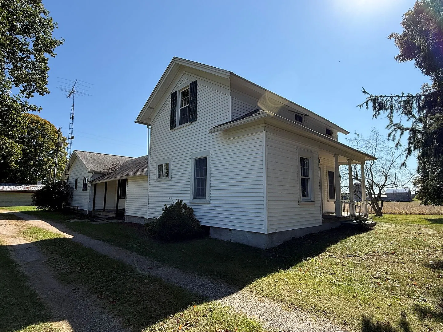 Unique Centennial Farmhouse in Liberty Township — Photo 2