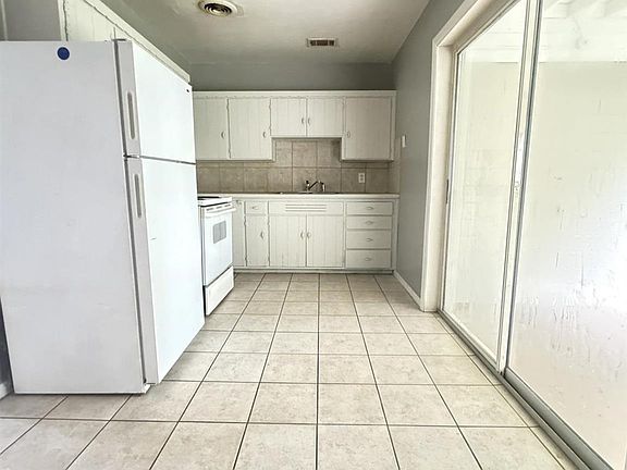 4th image of 104 W Garfield Dr