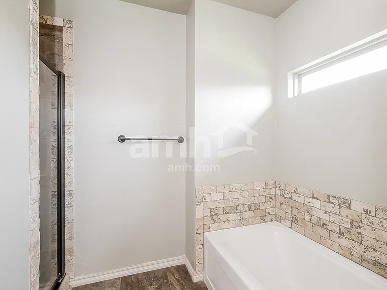 8009 NW 159th St — Photo 11