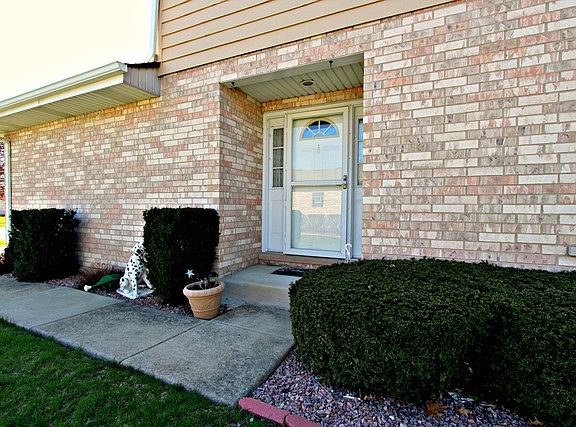 3rd image of 7100 182nd St