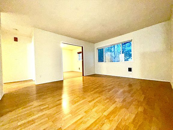 3rd image of 3215 SE Alder Ct #4