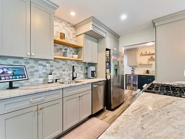 36 N Stone Mill Dr #1224, Dedham, MA 02026