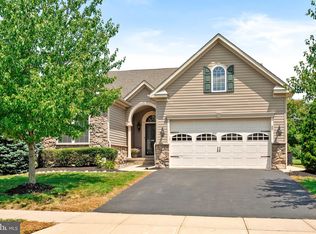 27 Applegate Dr, Florence, NJ 08518