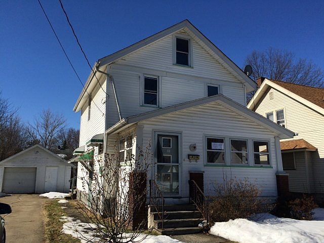 1st image of 994 Glenwood St NE