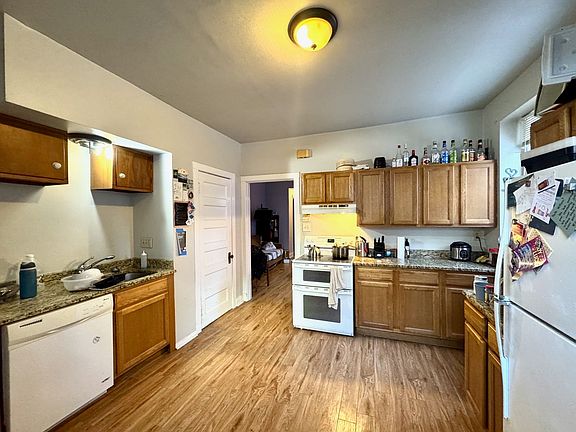 2nd image of 128 Nixon St #7