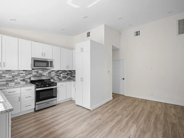 10321 Sherman Grove Ave — Photo 4