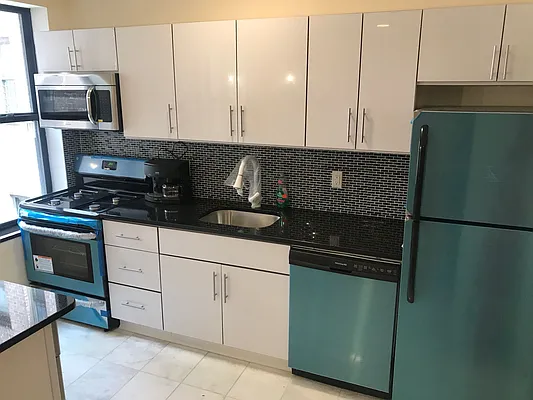 Rented by PMG Real Estate  | media 20