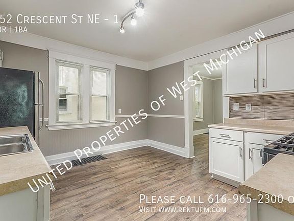 3rd image of 752 Crescent St NE #1