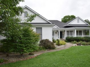 4004 Hawthorne Rd, La Grange, KY 40031