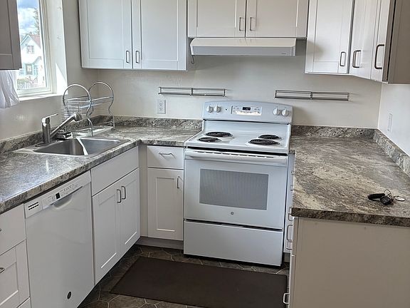 5th image of 101 Maple St #B