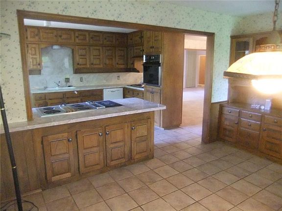 3rd image of 3609 Venice Dr