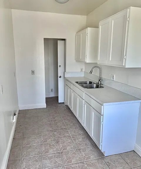 707 W 74th St #18 — Photo 5