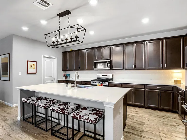 2432 Berryville Ln — Photo 8