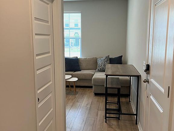 4th image of 977 Arrowwood Way