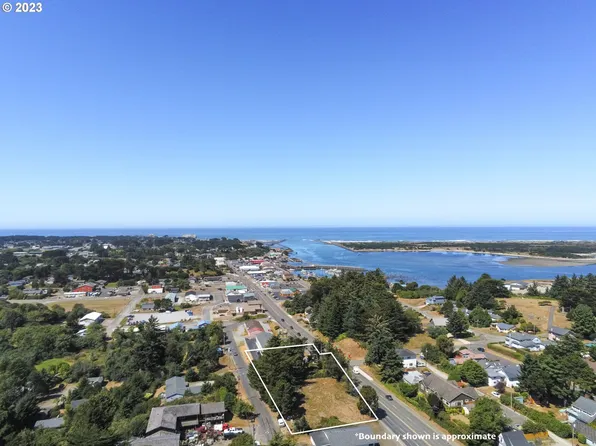 820 2nd St SE, Bandon, OR 97411