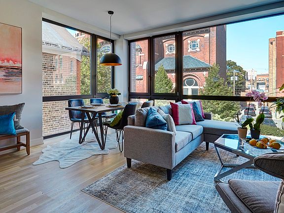 3rd image of 1459 W Superior St #2W