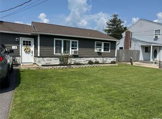 18 Washington Ave, West Sayville, NY 11796