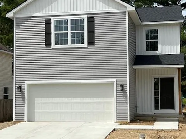 9400 Roland Dr, Brighton, MI 48116