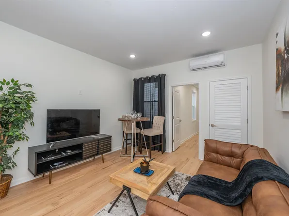 38 Zabriskie Street image 5 of 17