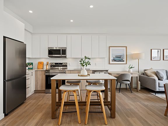 5th image of 870 McCallum Rd #211
