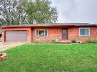 1902 Summit Dr, Urbana, IL 61802