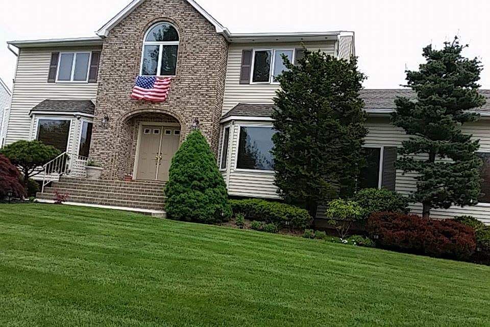 1st image of 29 Lowell Dr