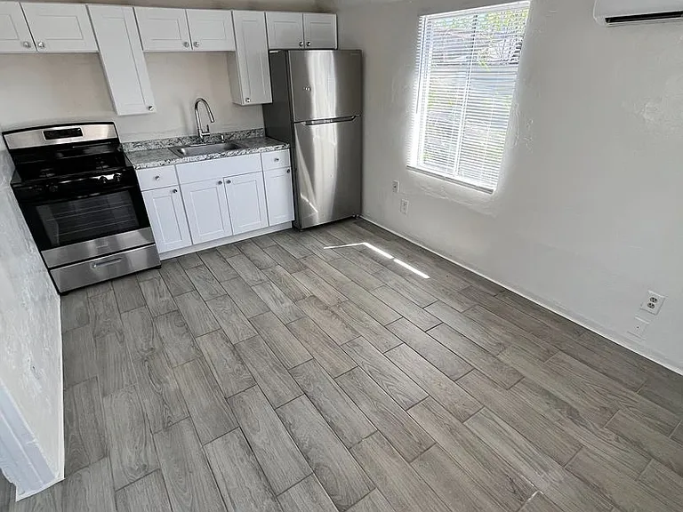 419-423 E 32nd St — Photo 31