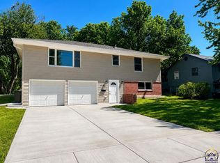 4306 SW 30th St, Topeka, KS 66614