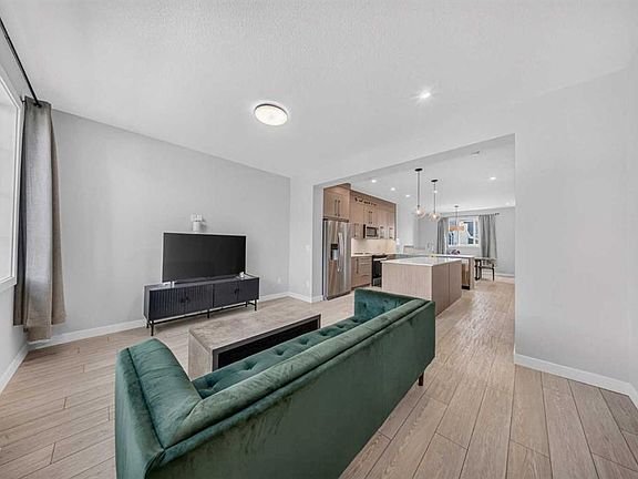 3rd image of 1044 N West Lakeview Dr