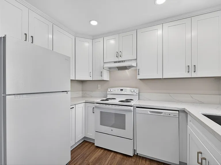 Prado Apartments — Photo 38