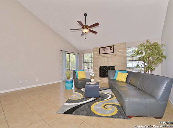 5th image of 9558 Cloverdale