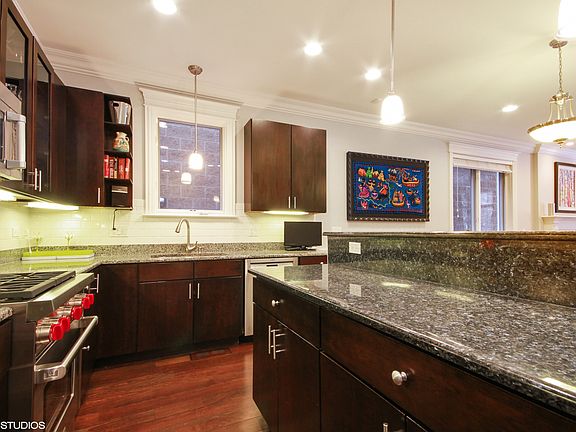 5th image of 2741 N Bosworth Ave #1