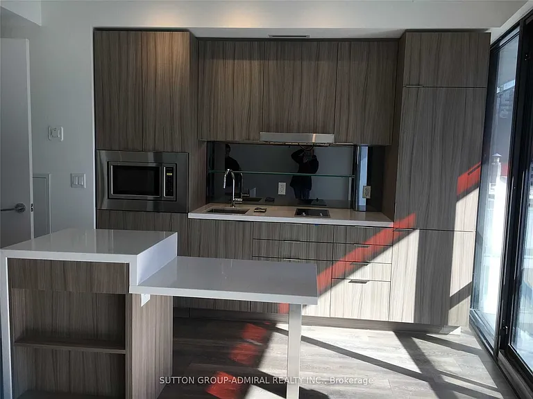 215 Queen St W #912 — Photo 4