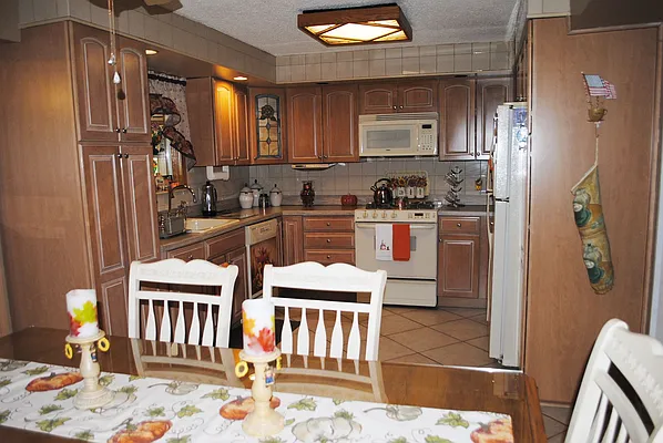Sold by Homesite Realty Inc. | media 37