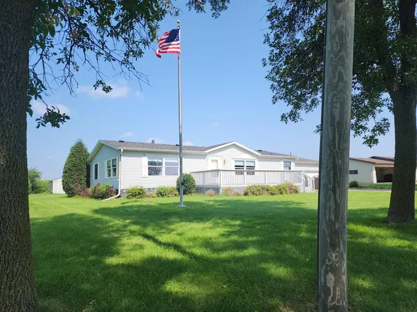 407 E 3rd St, Donnelly, MN 56235