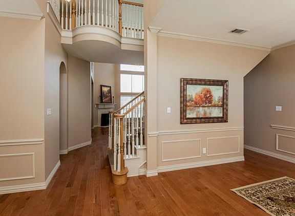 2nd image of 4913 Jamestown Ln