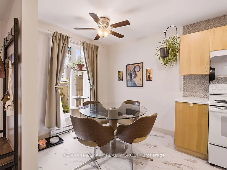 67 Grady Cres — Photo 4