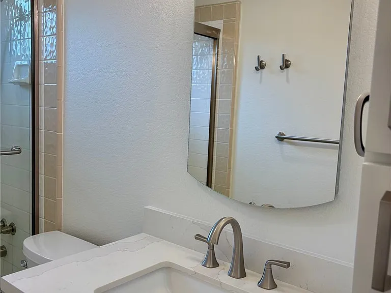 2044 Prospect Ave — Photo 12