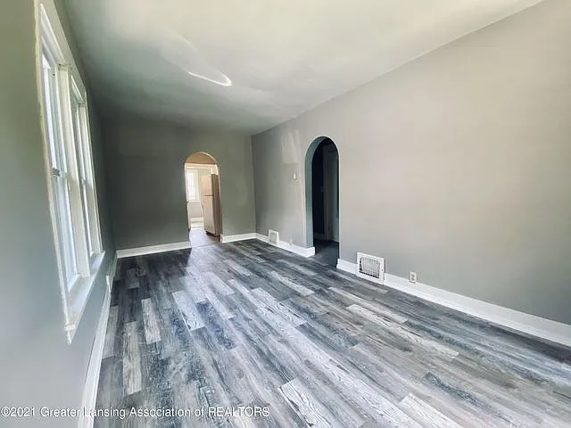 809 E Gier St — Photo 3