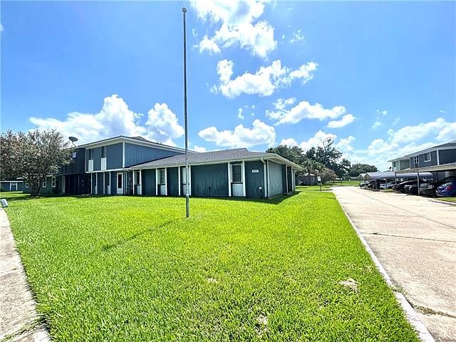 1st image of 307 E Club Dr