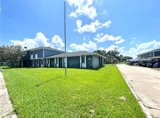 307 E Club Dr, Saint Rose, LA 70087
