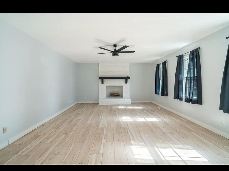 296 Monticello Pl — Photo 3