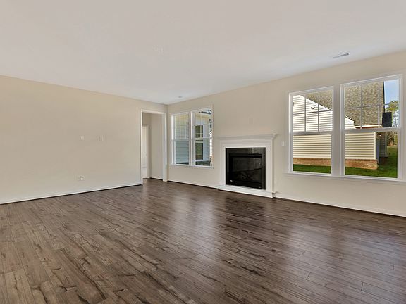 Summerville-print-006-21-Family Room-4200x2801-300dpi