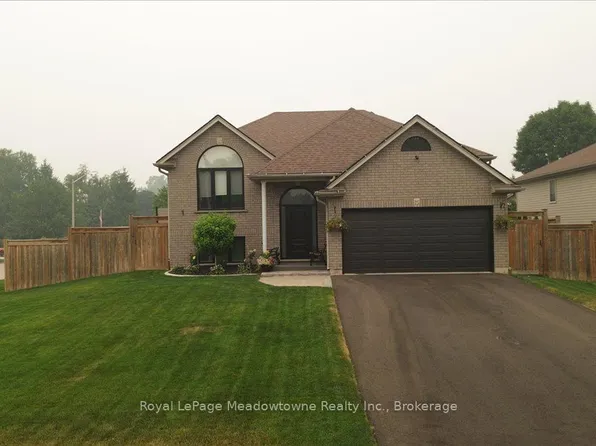 15 Sharpe St, Paris, ON N3L 4C6