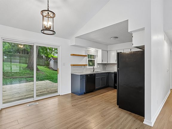 5th image of 817 E Hackley Ave