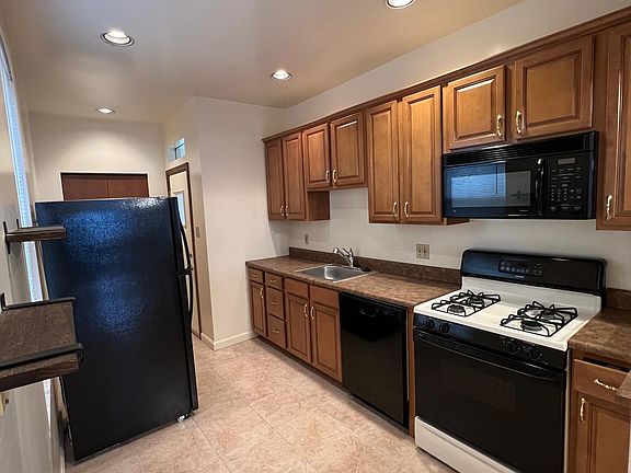 4th image of 349 Kambach St Floor 1