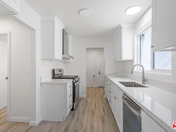 5th image of 11119 S Denker Ave