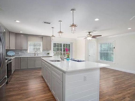 4th image of 3324 Lowery Dr