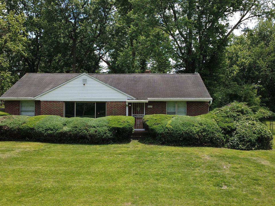 1st image of 4537 E 42nd St
