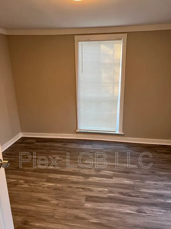 2 bed, 1.0 bath, 695 sqft, $1,000 — Photo 3